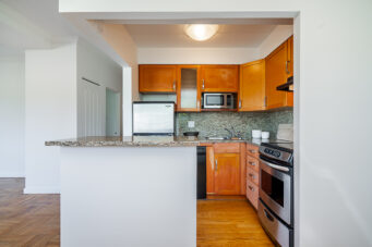 #305 – 2187 Bellevue Avenue